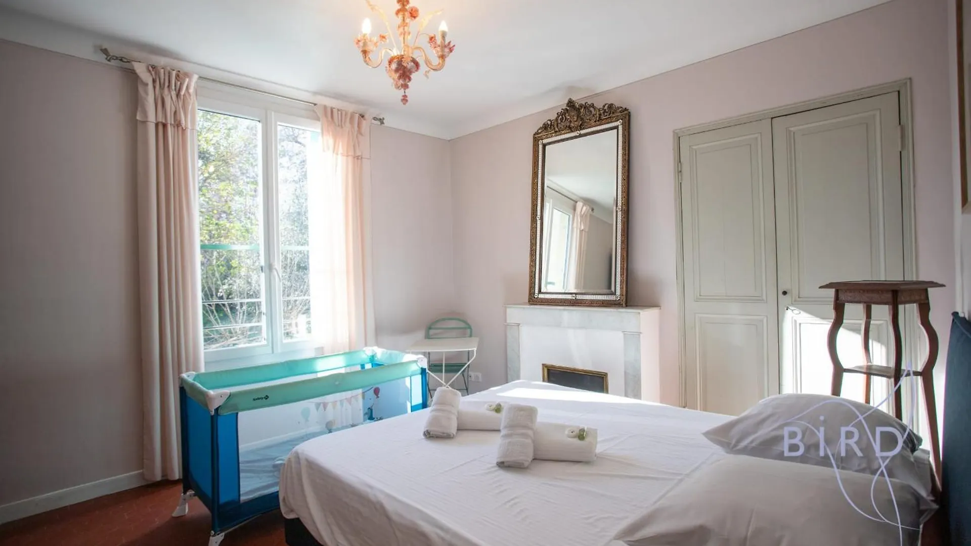 Charming Provencal Family Home La Tour  Hébergement de vacances